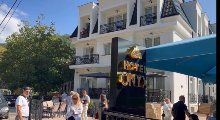 HOTEL ONYX – Vendi i juaj i pushimit, relaksimit dhe kënaqësisë!