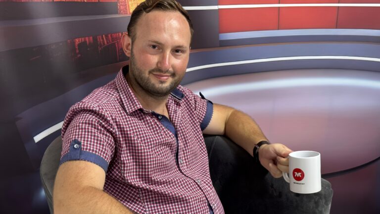 AGON SMAJLI: NA NDIQNI MS 27/7 VETËM PËR JU! (Video)