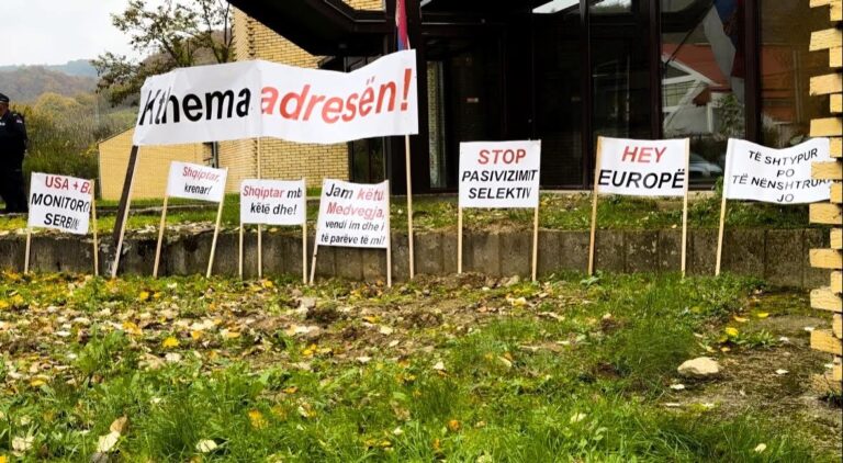 PASIVIZIMI NË MEDVEGJË – STRATEGJIA E HESHTUR E ZHDUKJES SË SHQIPTARËVE NGA TROJET E TYRE